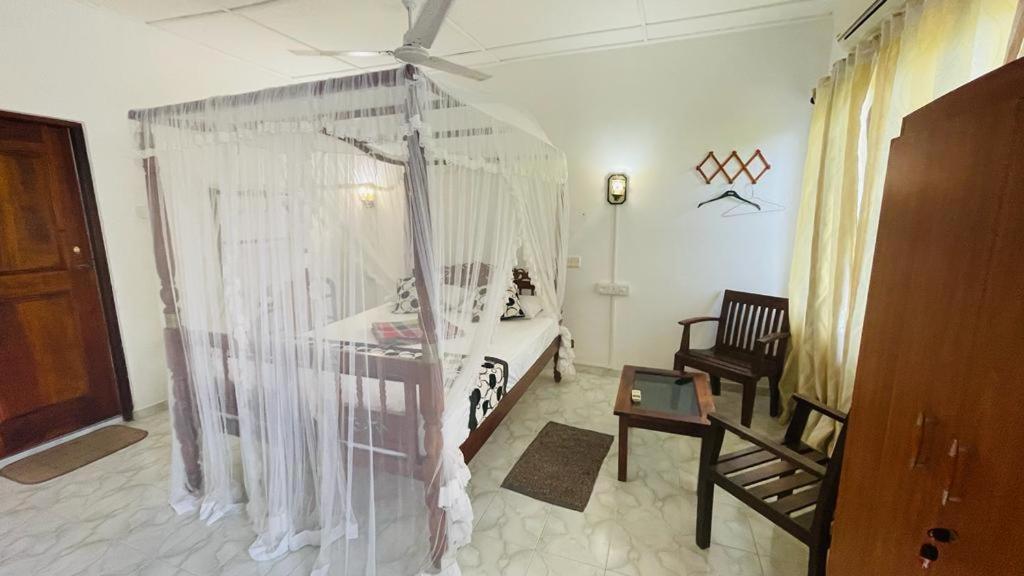 Sunny Mood Guest House Unawatuna Exterior foto